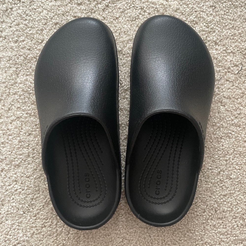 Croc Dylan clogs black size 7